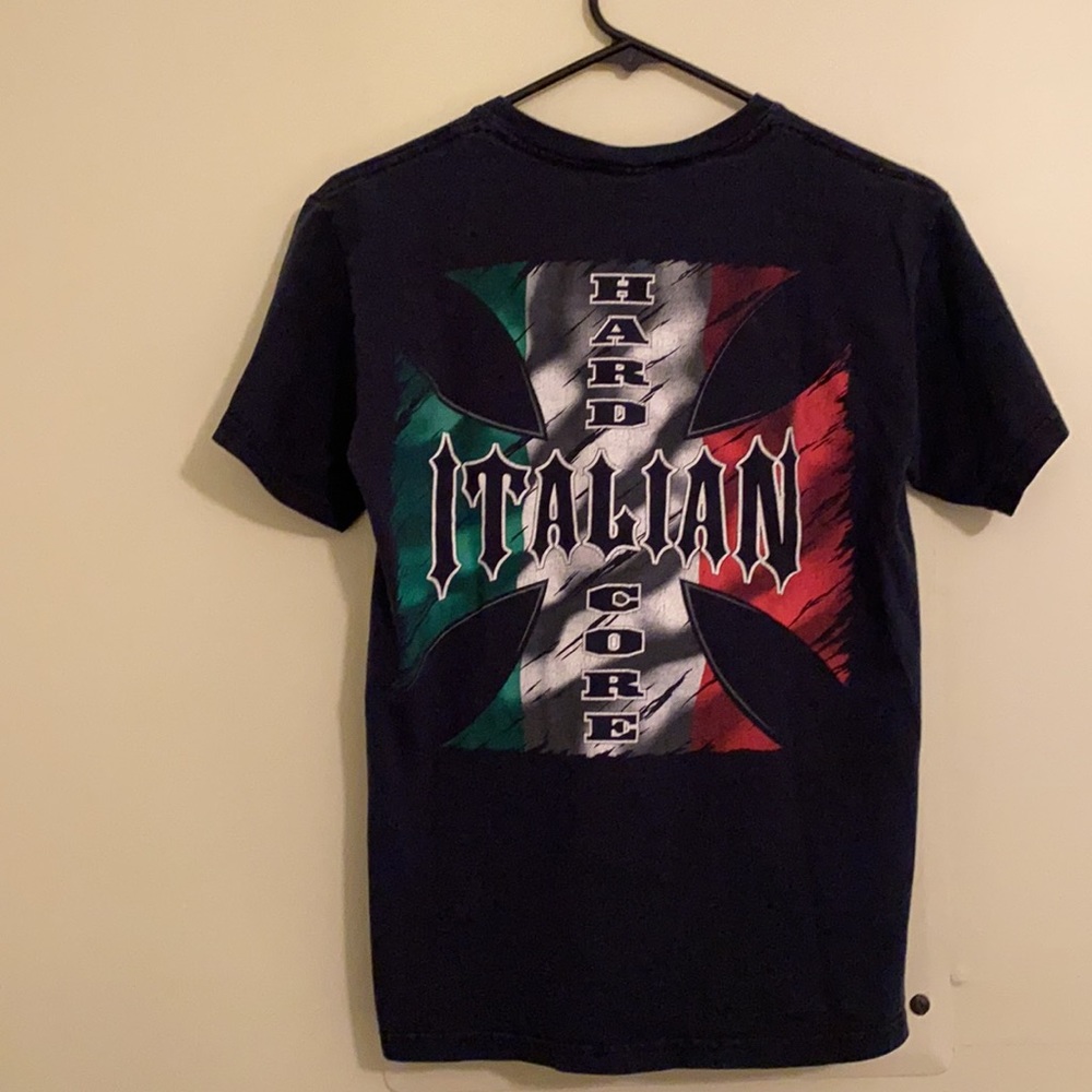 T-Shirt - Picture 2 of 3